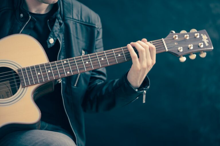Proces nauki gry na gitarze – co warto wiedzieć?